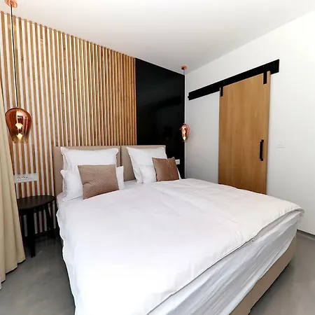 White Zadar345 * Zadar